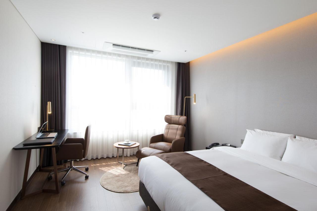 Ramada By Wyndham Daejeon Hotell Exteriör bild