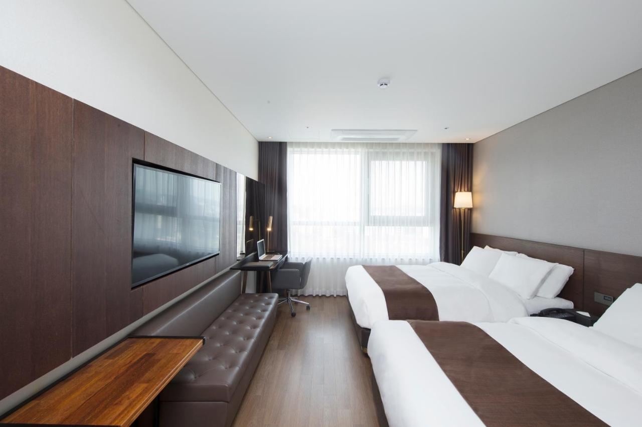 Ramada By Wyndham Daejeon Hotell Exteriör bild