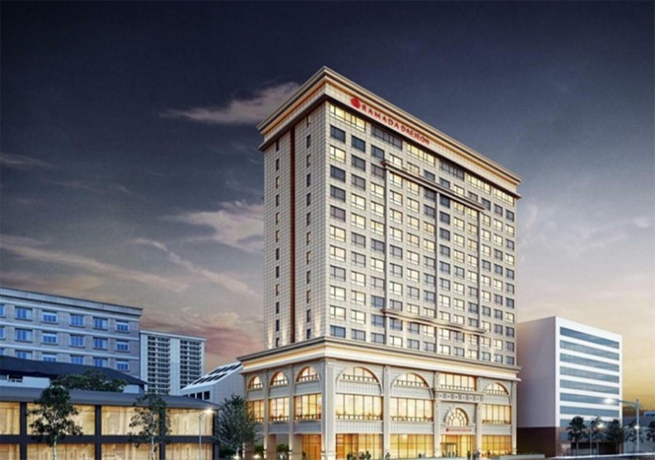Ramada By Wyndham Daejeon Hotell Exteriör bild