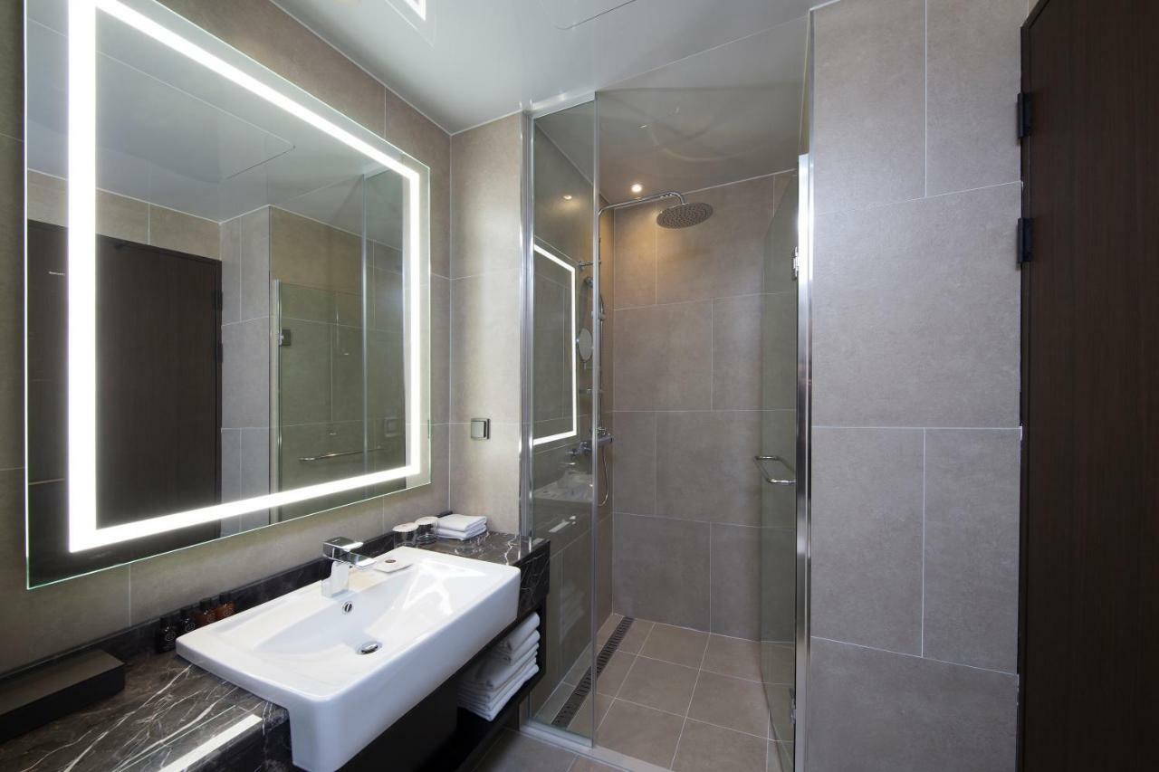 Ramada By Wyndham Daejeon Hotell Exteriör bild