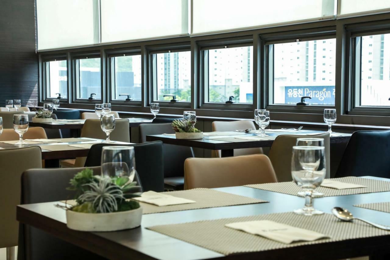 Ramada By Wyndham Daejeon Hotell Exteriör bild