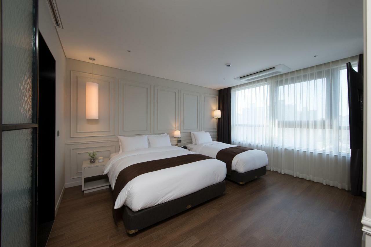 Ramada By Wyndham Daejeon Hotell Exteriör bild