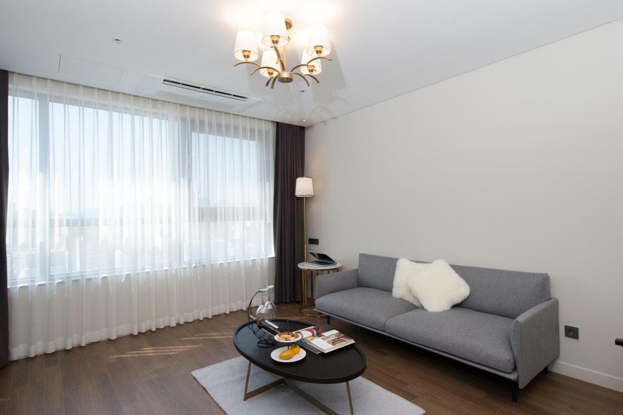 Ramada By Wyndham Daejeon Hotell Exteriör bild