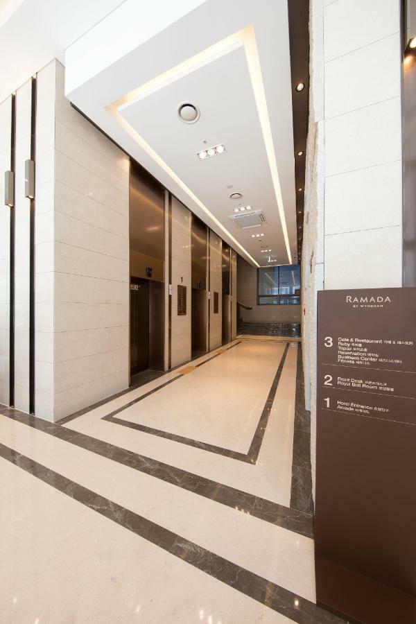 Ramada By Wyndham Daejeon Hotell Exteriör bild