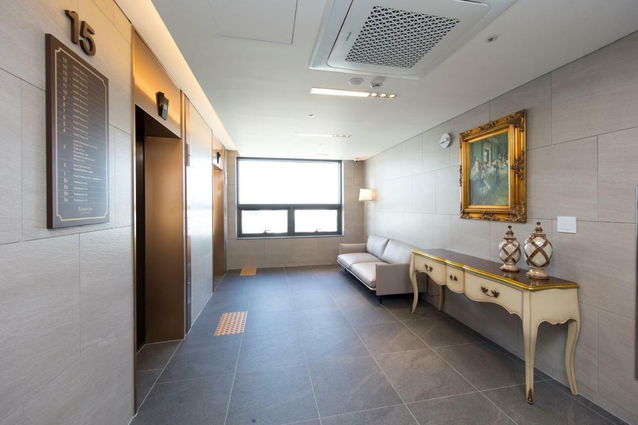 Ramada By Wyndham Daejeon Hotell Exteriör bild