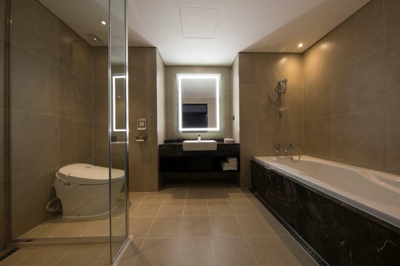 Ramada By Wyndham Daejeon Hotell Exteriör bild